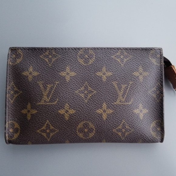 Louis Vuitton Vintage Classic Pouch - Picture 9 of 12